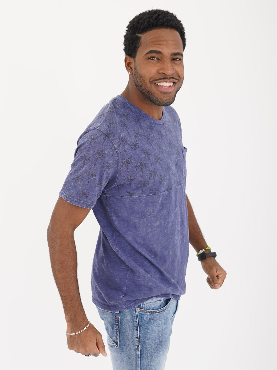 Футболка синяя с карманом