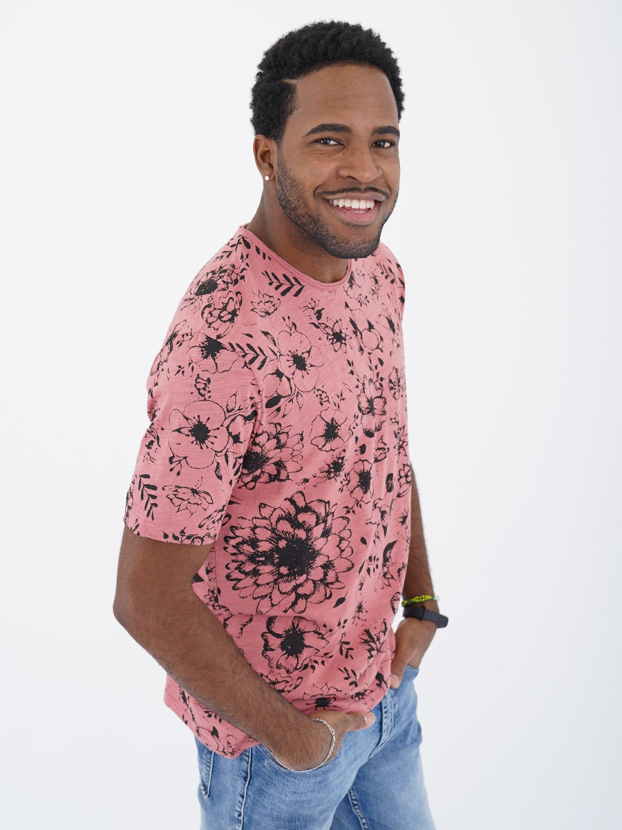 Футболка розового цвета 