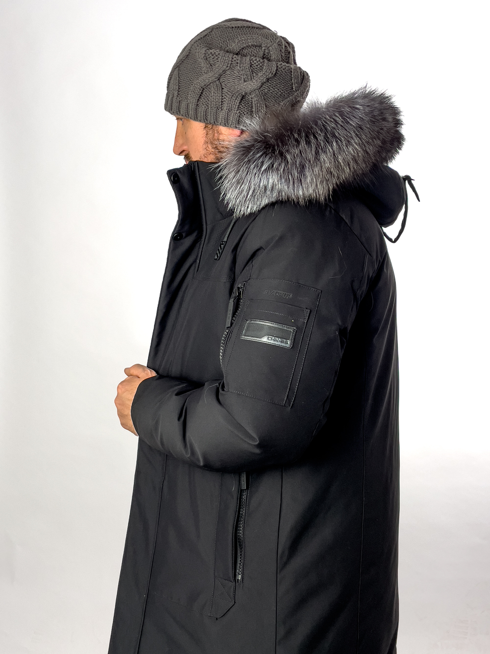 Черная зимняя куртка