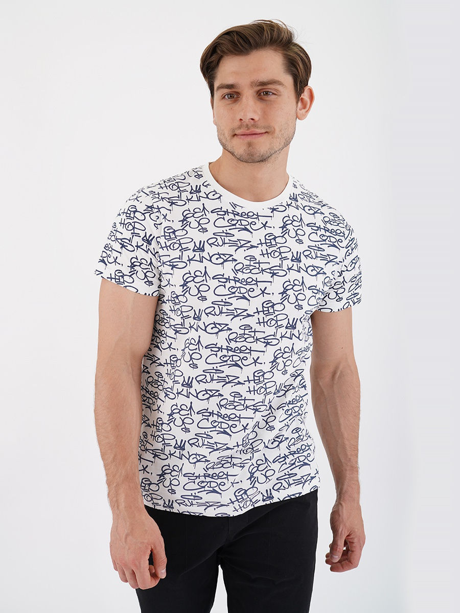 Белая мужская рубашка с буквами