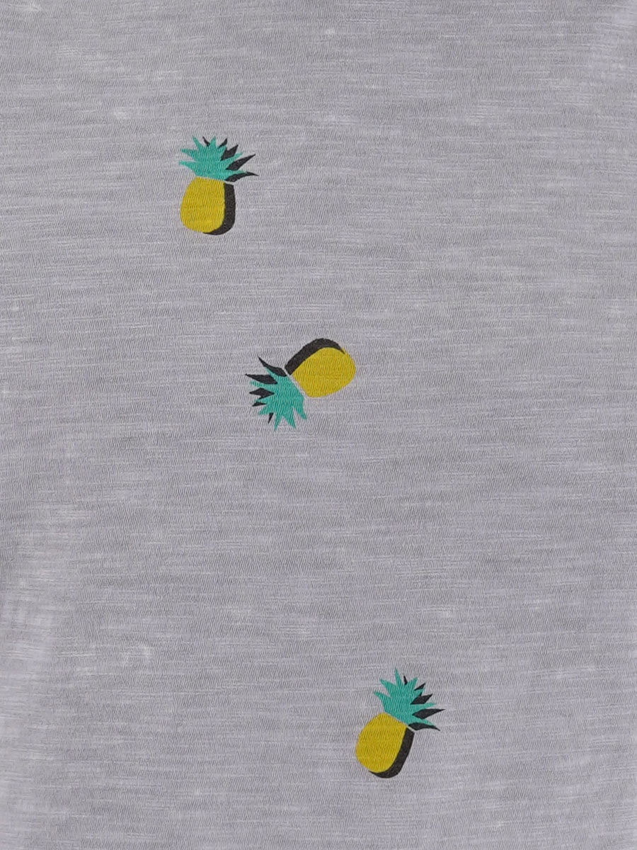 Под футболкой