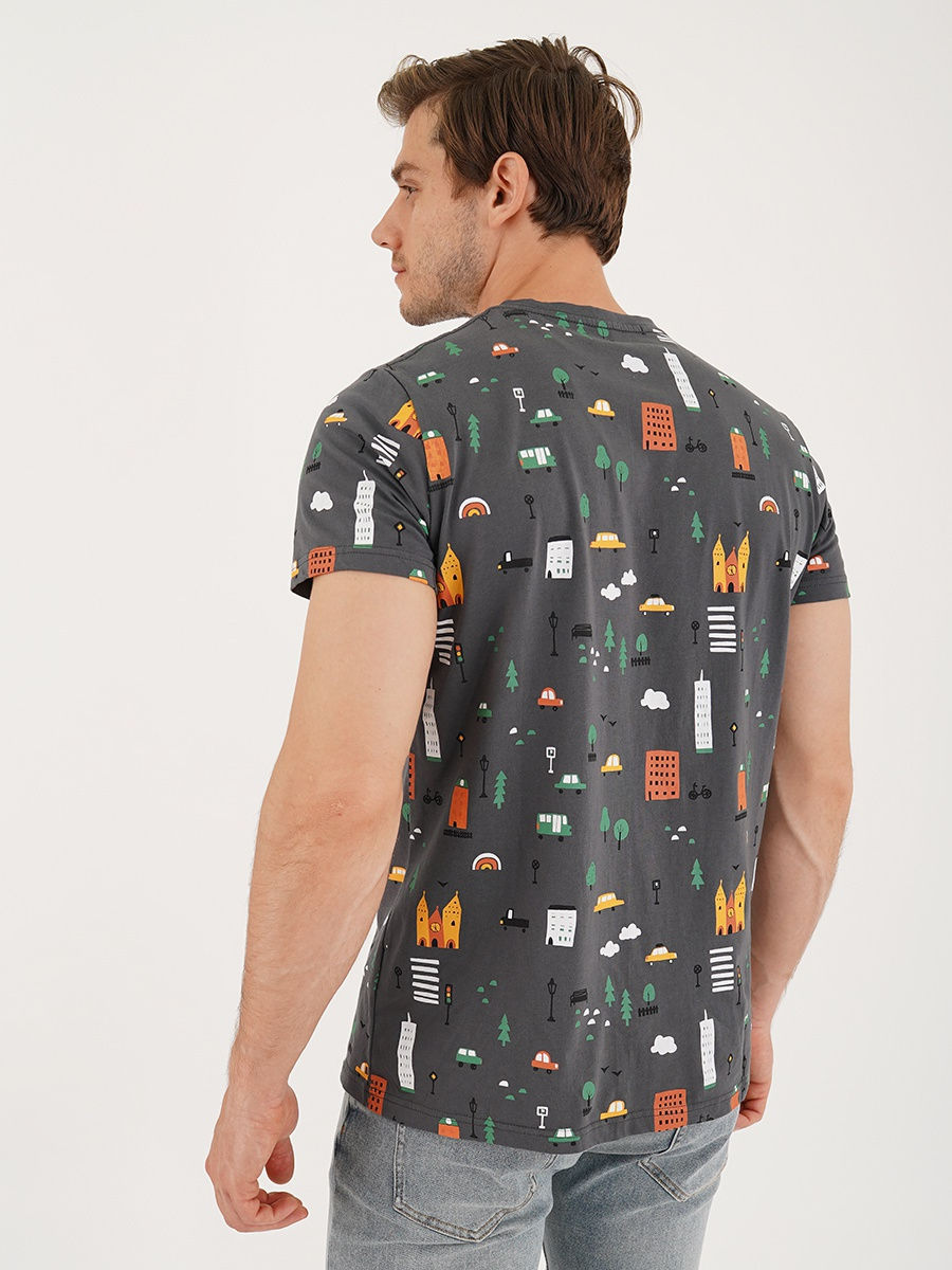 Тёмно-серая мужская футболка с рисунками