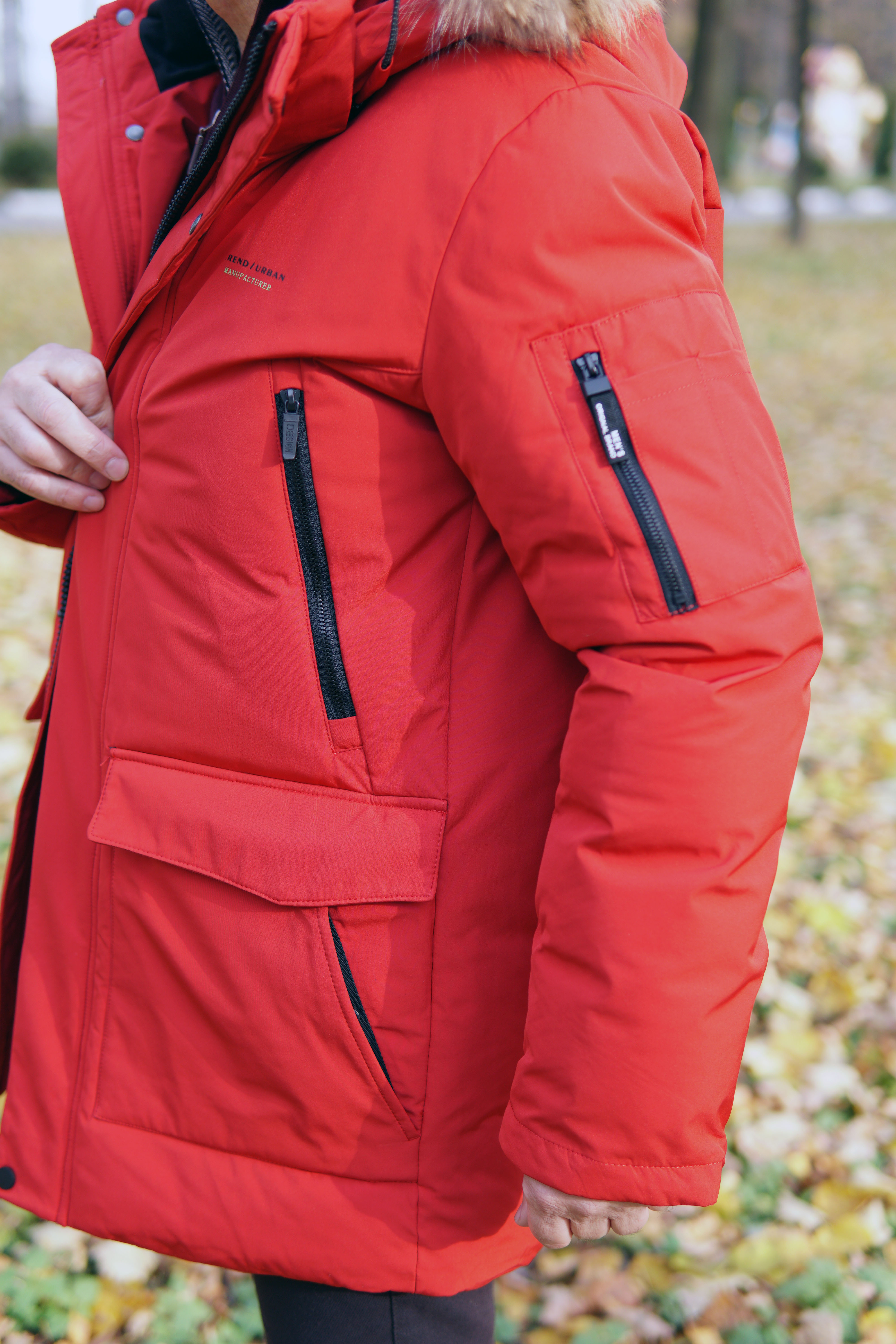 Парка мужская красного цвета