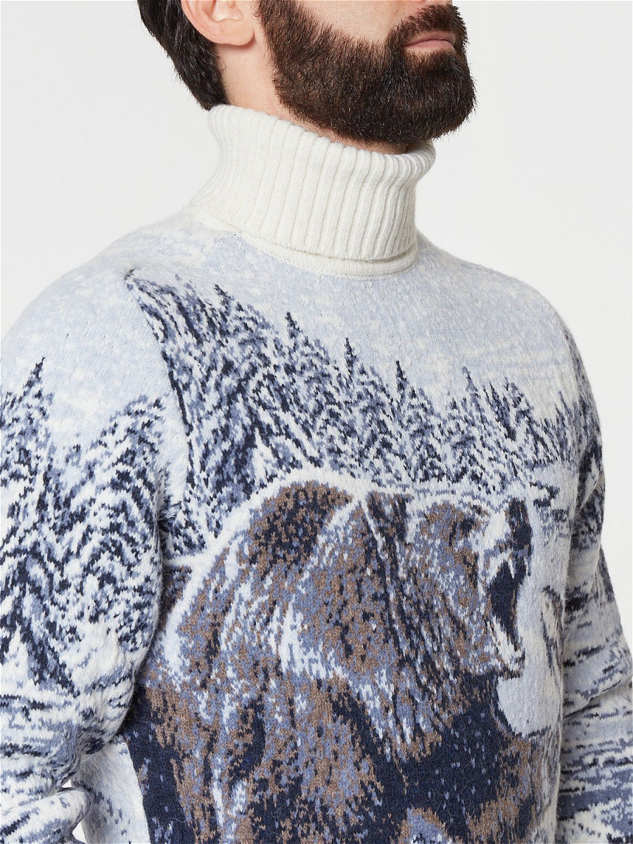 Свитер с медведем