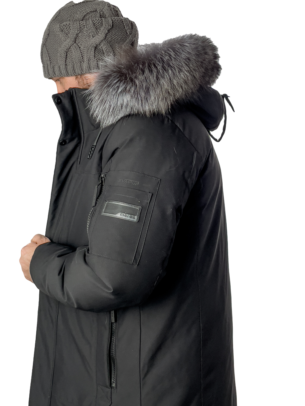 Черная зимняя куртка