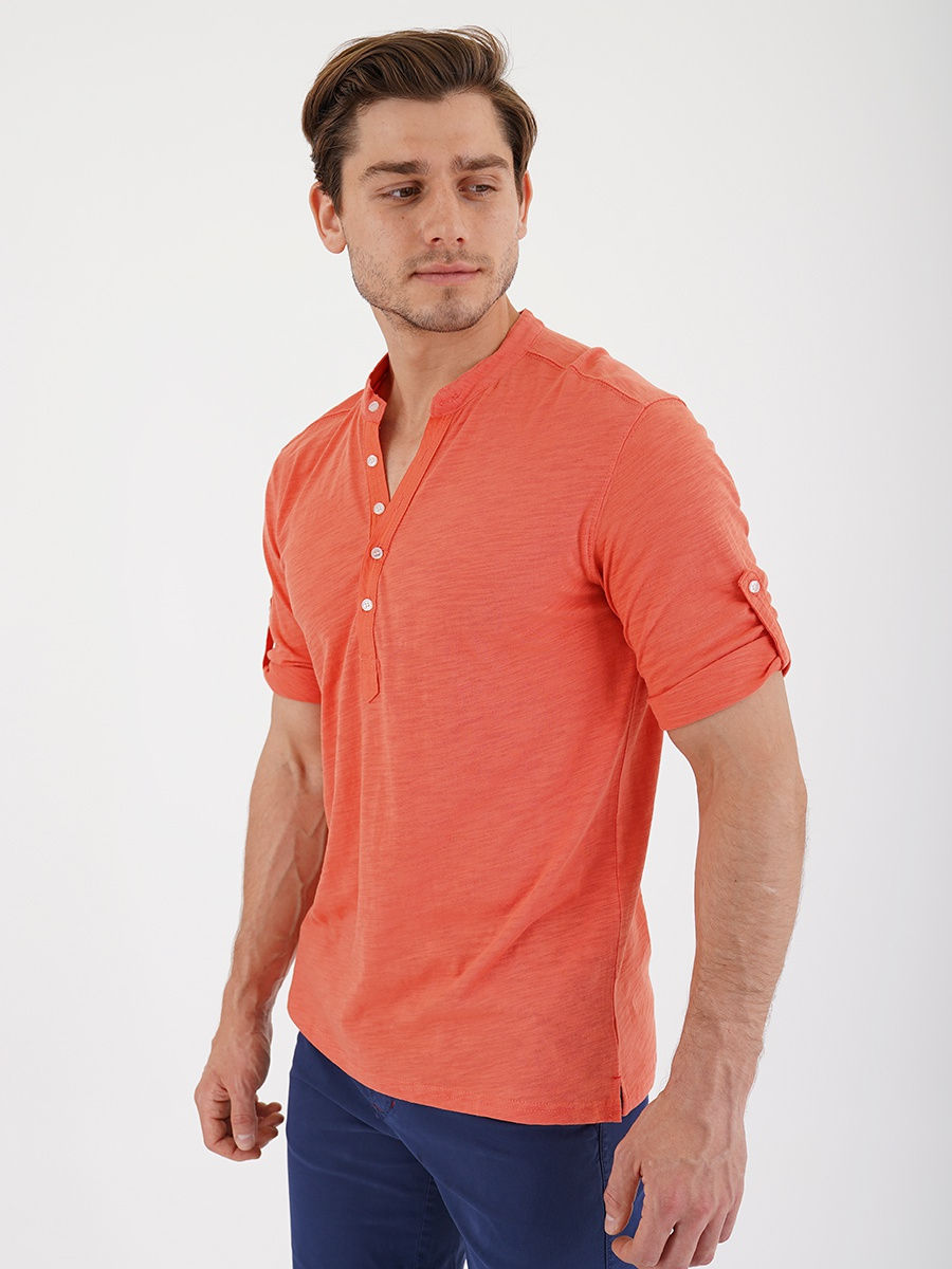 Красная футболка