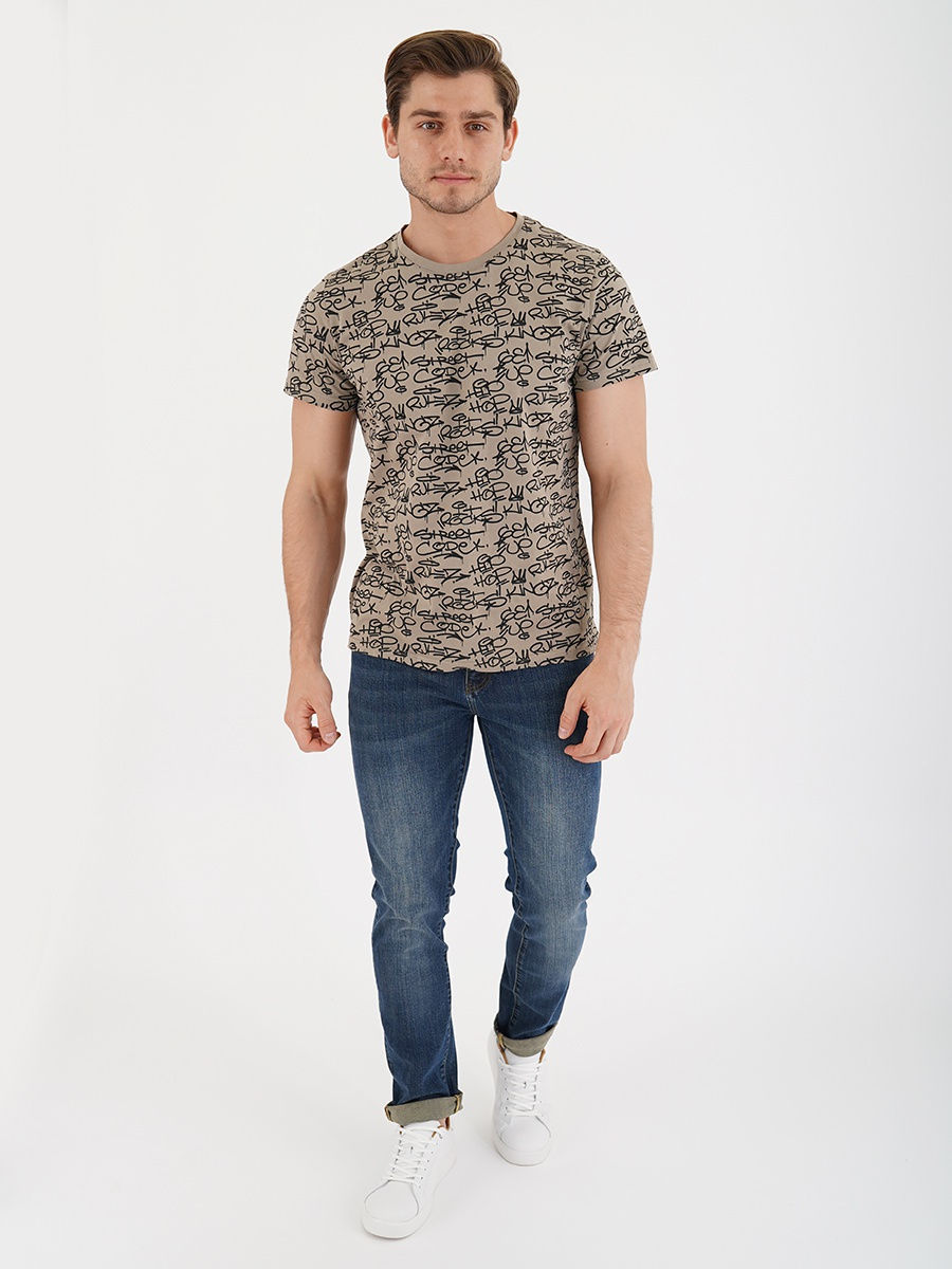 Футболка коричневая с принтом