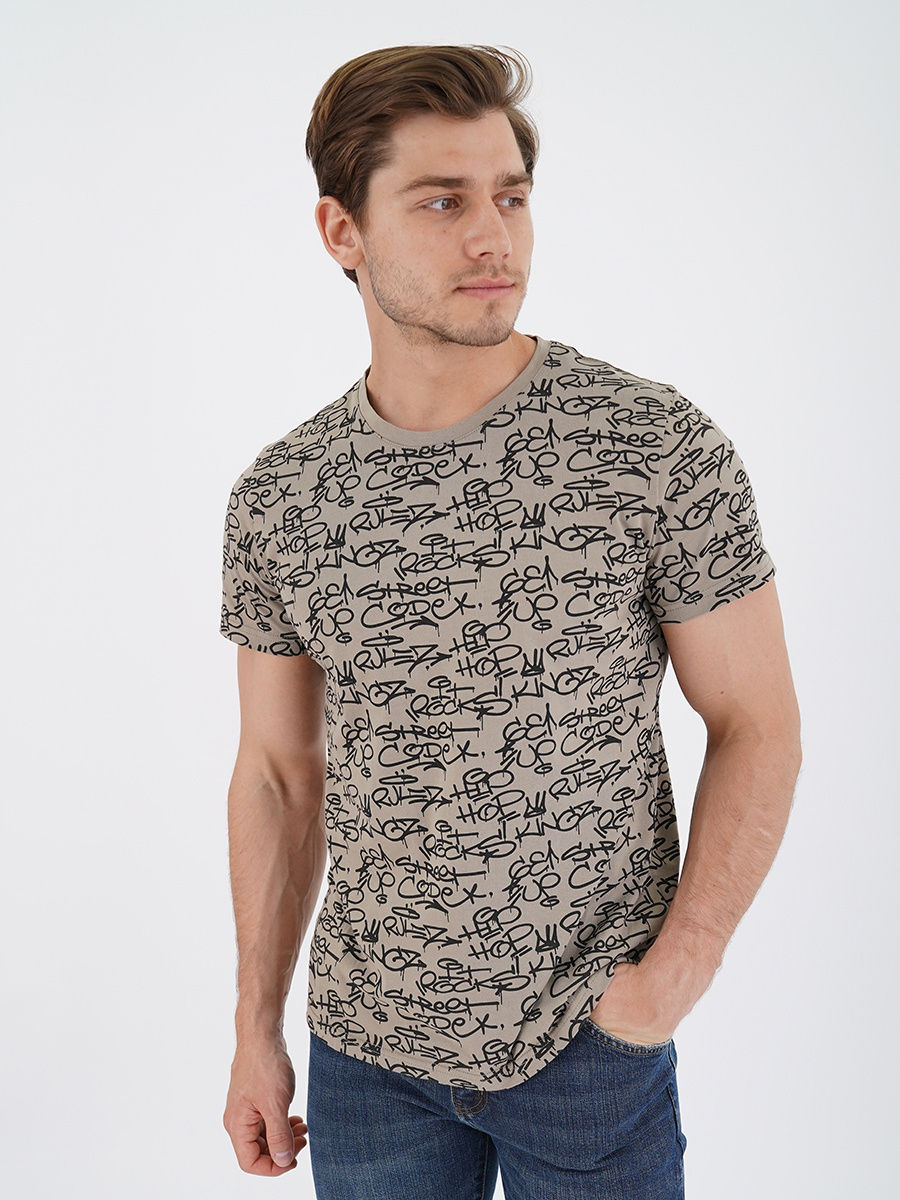Футболка коричневая с принтом