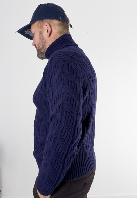 Мужской свитер синий