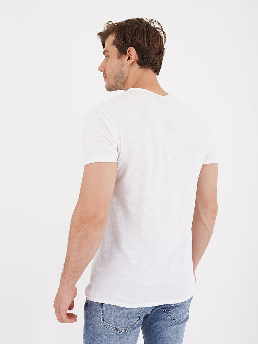 Белая  футболка