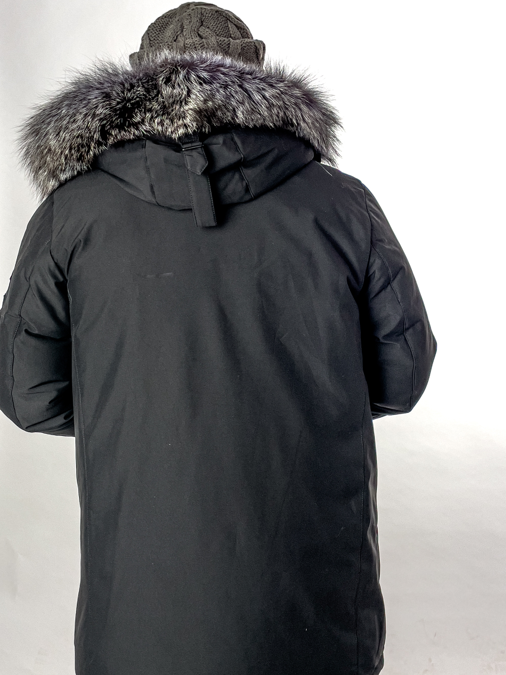 Черная зимняя куртка