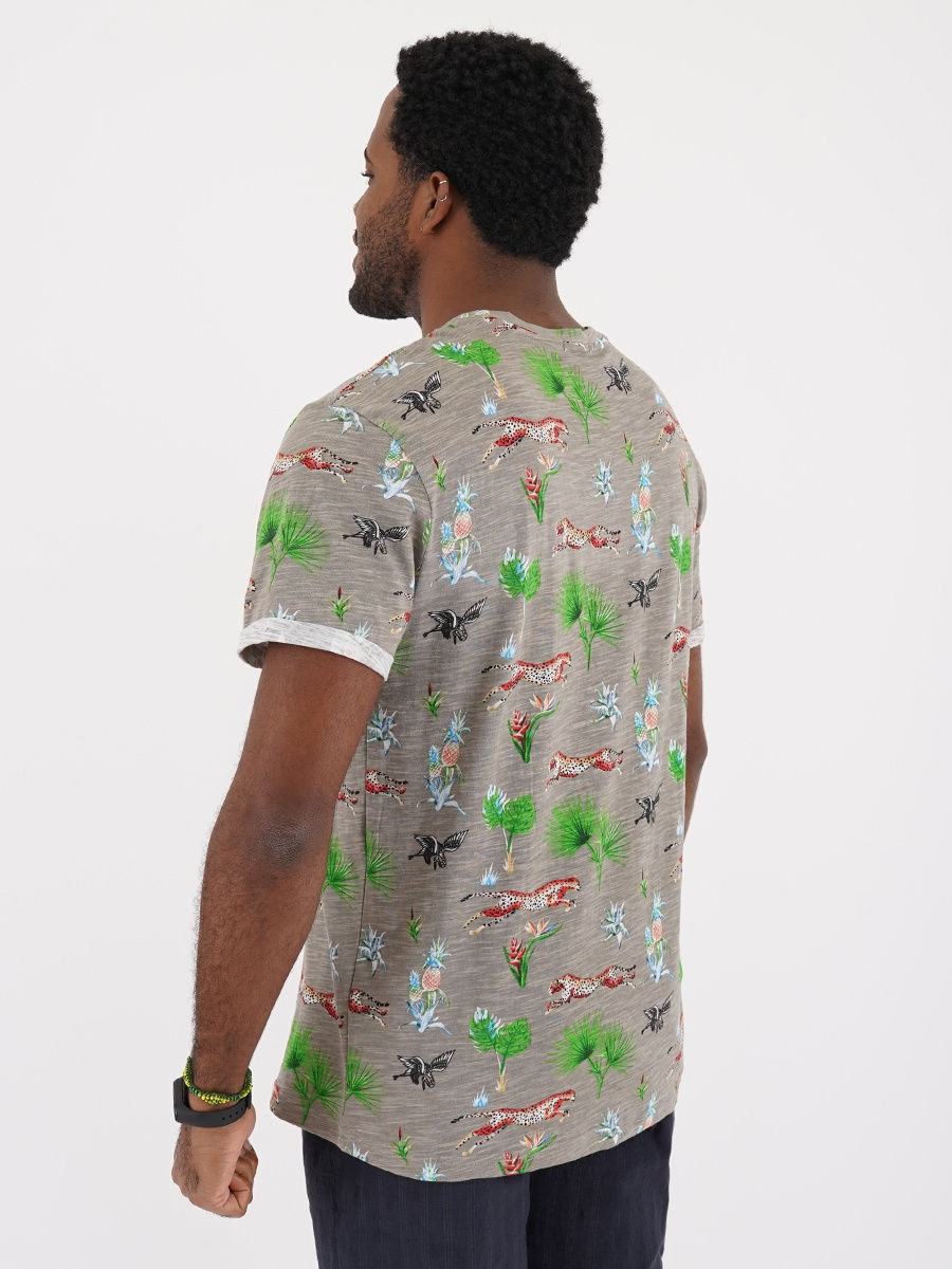 Футболка серого цвета с рисунком