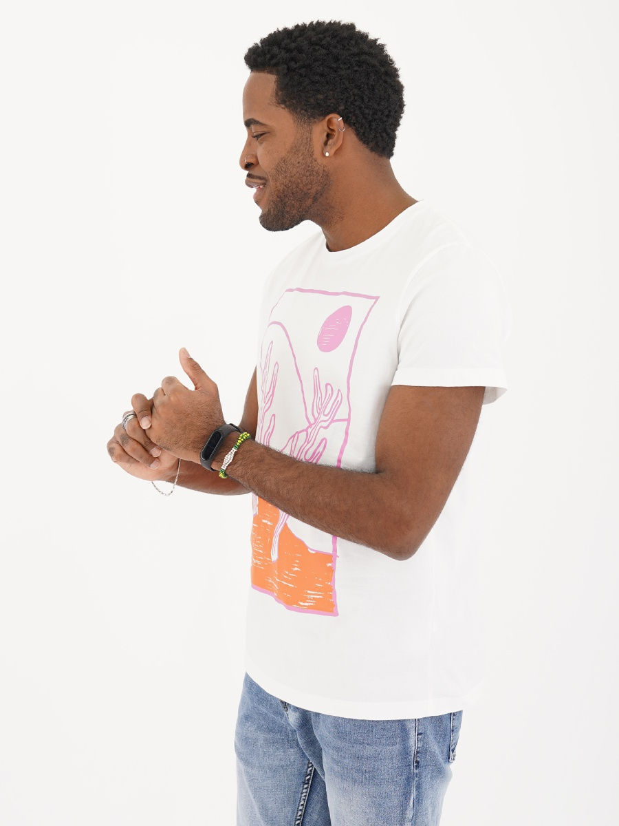 Белая мужская футболка с кактусом