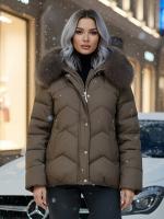 Куртка зимняя женская с мехом и капюшоном тренд коричневого цвета 7759K