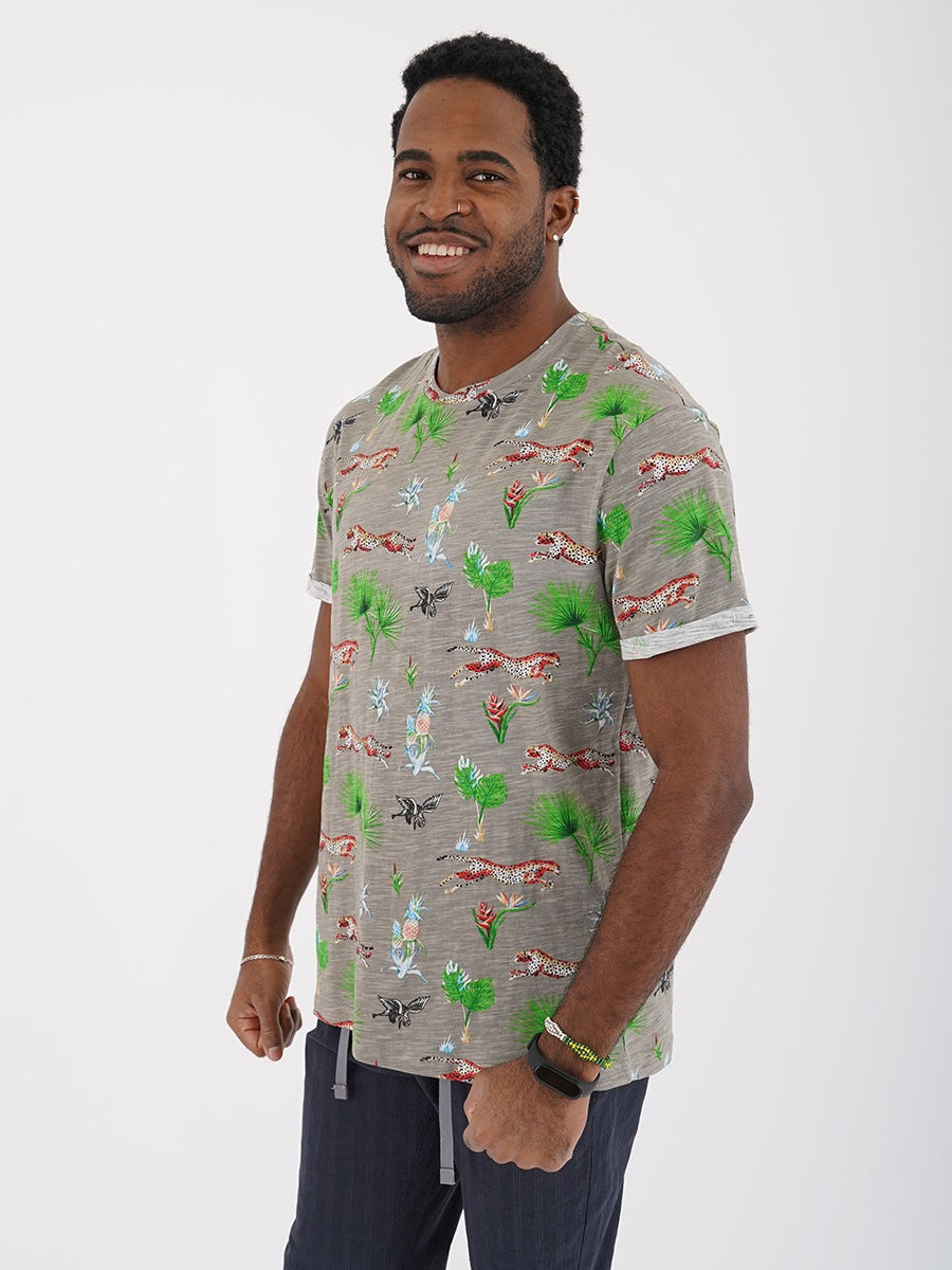 Футболка серого цвета с рисунком