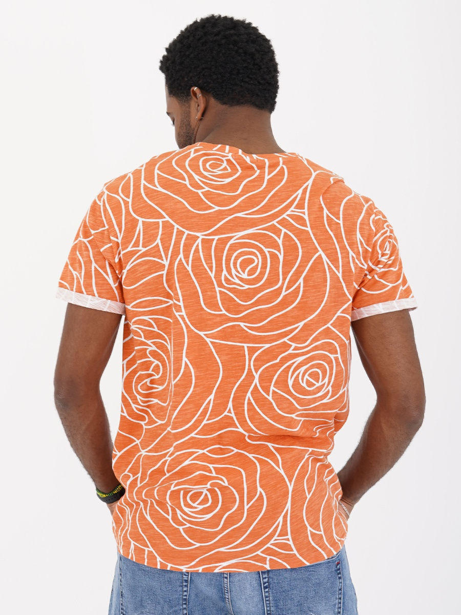 желтая футболка