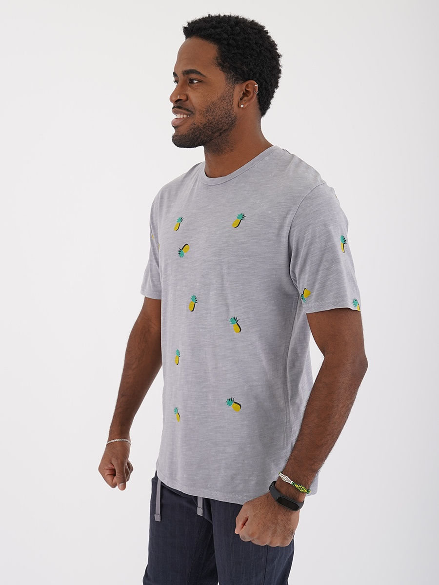 Под футболкой