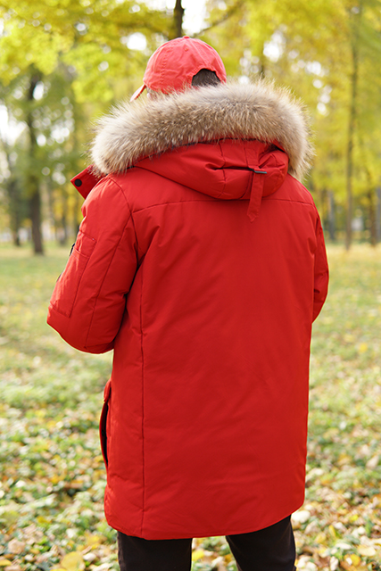 Парка мужская красного цвета