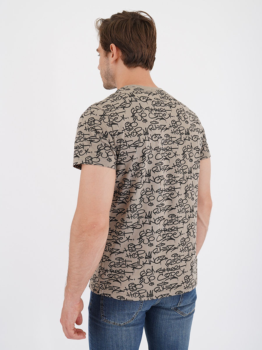 Футболка коричневая с принтом