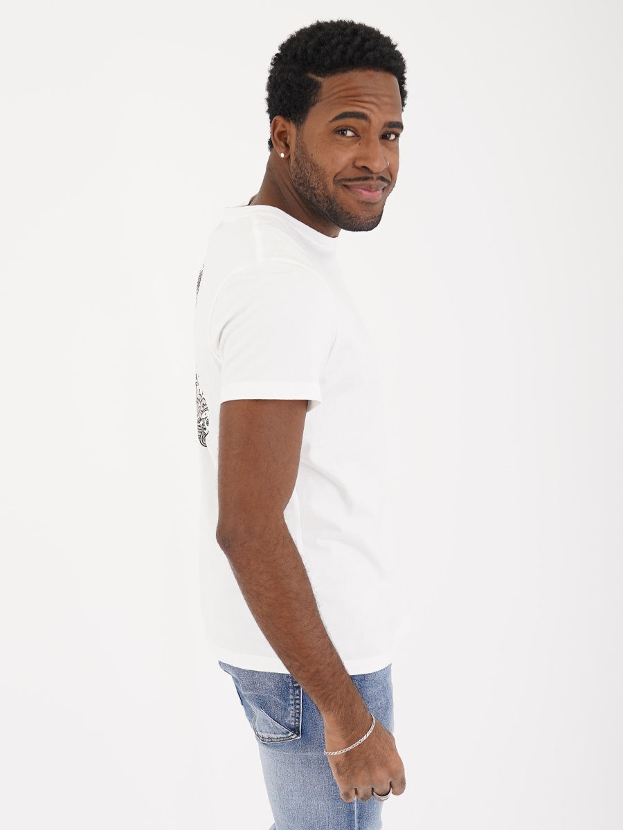 Мужская футболка белого цвета