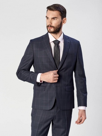 Классический костюм двойка Classic fit . Пиджак на две пуговицы, с боковыми и нагрудным карманами, по спинке две шлицы. Брюки без защипов с боковыми и одним задним карманом.