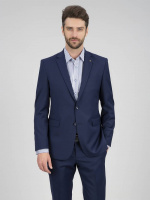Классический костюм двойка Classic fit. Пиджак на две пуговицы, с боковыми и нагрудным карманами, по спинке две шлицы. Брюки без защипов с боковыми и одним задним карманом.