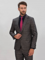 Классический костюм двойка Classic fit. Пиджак на две пуговицы, с боковыми и нагрудным карманами, по спинке две шлицы. Брюки без защипов с боковыми и одним задним карманом.