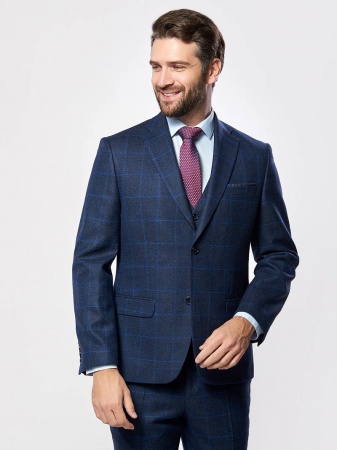 Классический костюм двойка Classic fit . Пиджак на две пуговицы, с боковыми и нагрудным карманами, по спинке две шлицы. Брюки без защипов с боковыми и одним задним карманом.