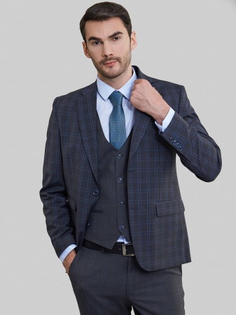 Классический костюм двойка Classic fit. Пиджак на две пуговицы, с боковыми и нагрудным карманами, по спинке две шлицы. Брюки без защипов с боковыми и двумя задними карманами.