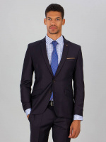 Классический костюм двойка Classic fit. Пиджак на две пуговицы, с боковыми и нагрудным карманами, по спинке две шлицы. Брюки без защипов с боковыми и двумя задними карманами.
