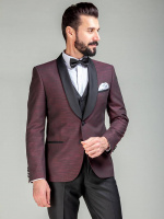 Классический костюм-тройка Slim fit. Пиджак с воротником шалька, две пуговицы, одна шлица, боковые и нагрудный карман листочка. Брюки, жилет, воротник и отделка пиджака из ткани компаньона.