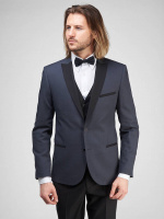 Классический костюм-тройка Slim fit. Пиджак на две пуговицы, с боковыми и нагрудным карманами, по спинке две шлицы. Брюки без защипов с боковыми и одним задним карманом. Брюки, жилет и отделка выполнены из ткани компаньона.